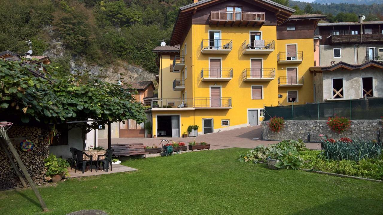 Casa Luca E Cristina Villa Mezzolago Bagian luar foto